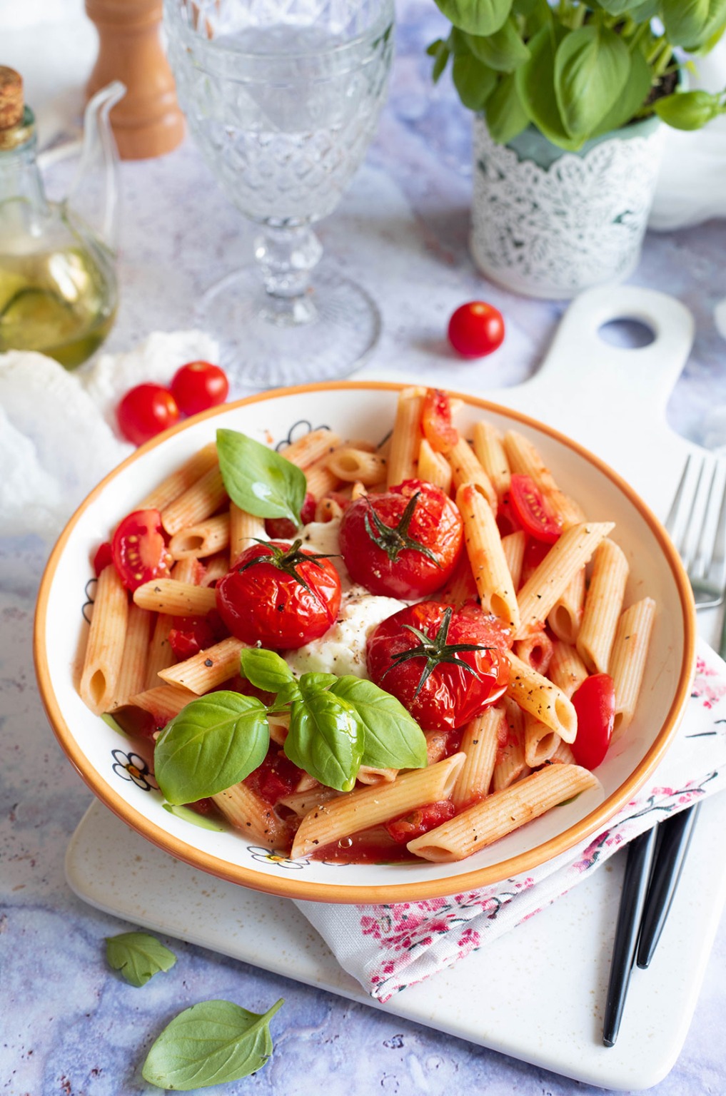 Penne sauce à la tomate et à la mozzarella