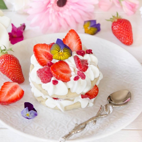 Sables A La Lavande Garnis De Fraises Et Framboises