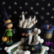 Os et Doigts de sorcière en meringue pour Halloween