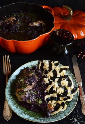 Poulet violet à la sauce verte (recette Halloween salée)