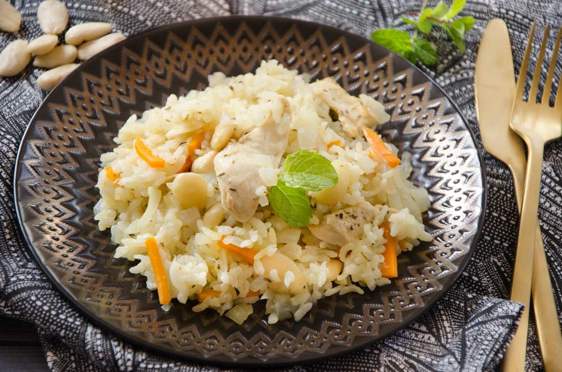 Recette de riz pilaf au poulet et aux amandes ou riz du Sultan