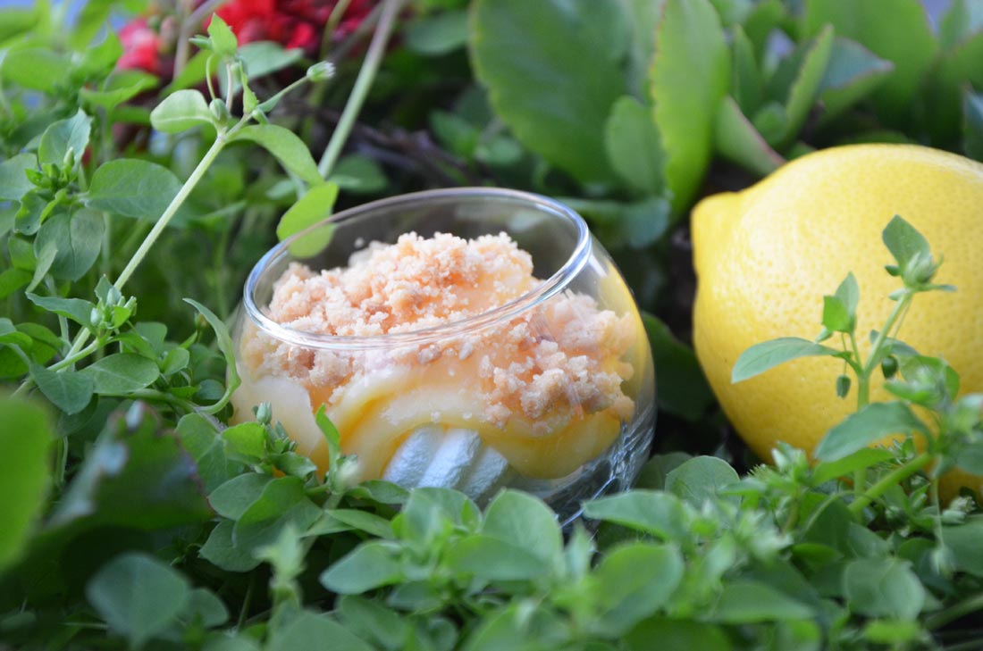 Délicieuse tarte au citron en verrines : lemon curd, meringue à l'italienne. Yummy !