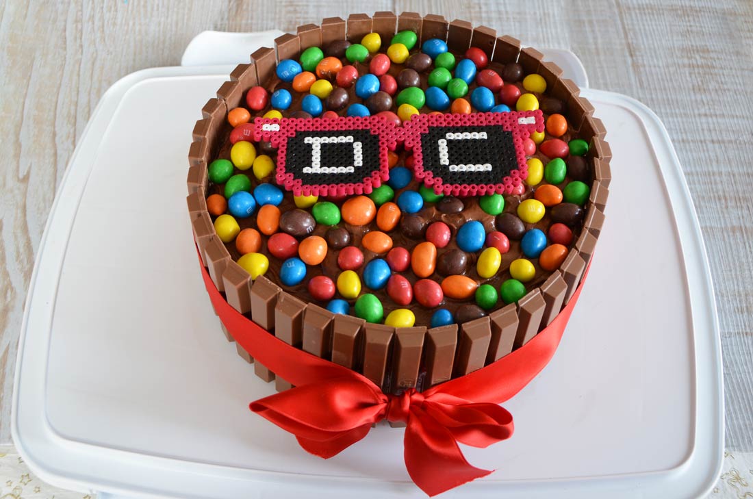Le gâteau Kit Kat pour une fête d'anniversaire réussie