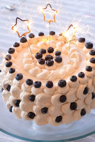 Gâteau d'anniversaire aux myrtilles crème à l'érable