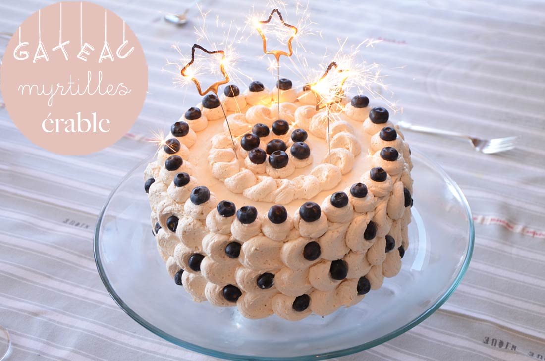 Gâteau d'anniversaire aux myrtilles crème à l'érable