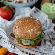 Hamburger végétarien avec un steak de lentilles maison