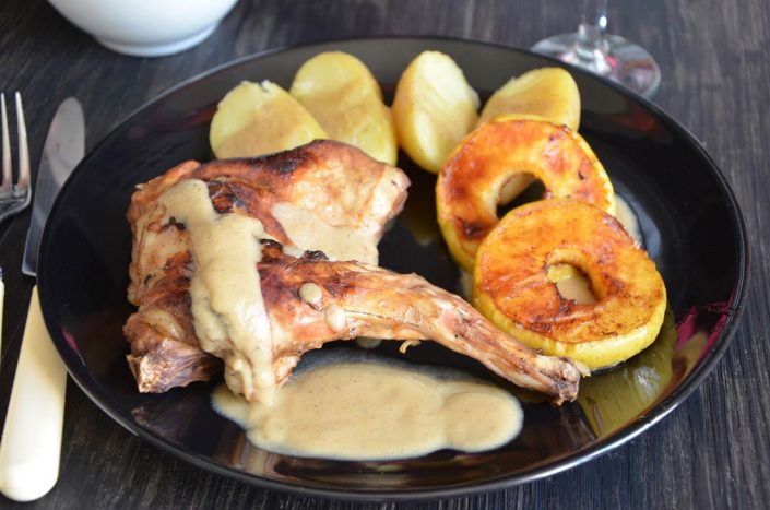 Recette de lapin aux pommes et au cidre, facile et savoureuse