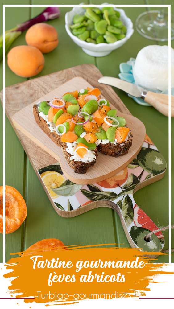Tartine fraîche à la ricotta, aux abricots et fèves