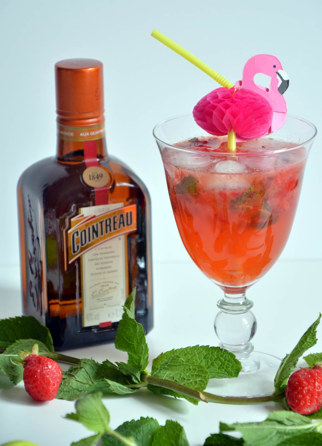 Cocktail Cointreau Fizz fraises menthe