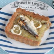 Tarte au blé noir oignons de Roscoff et sardines