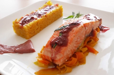 saumon sauce framboise tagliatelles de carottes