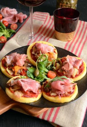 Mini pizzas polenta jambon de parme (pour l’apéro)