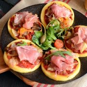 Mini pizzas polenta jambon de parme