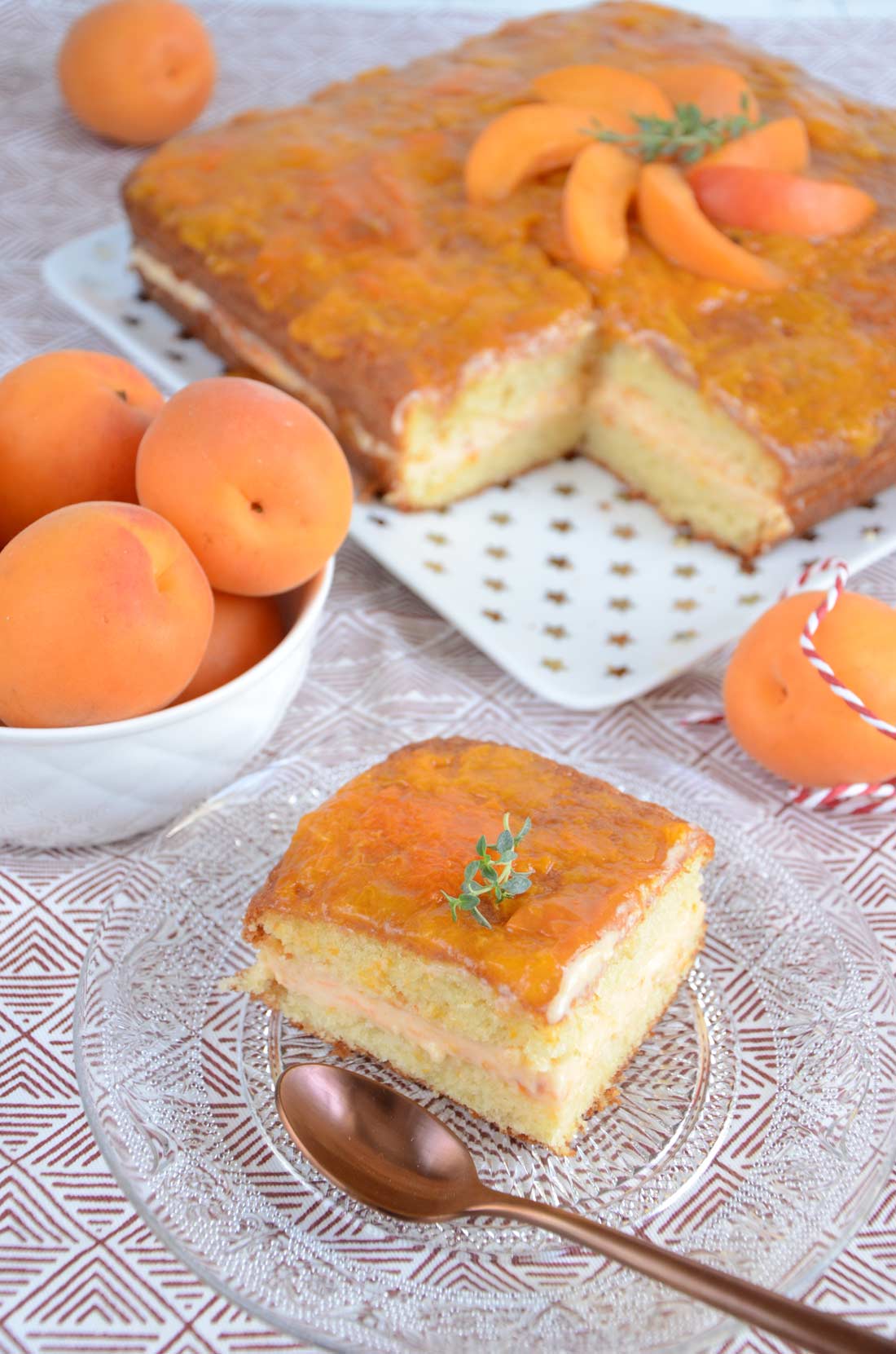 Gâteau au yaourt fourré crème abricot frais