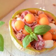 Melon surprise jambon de Parme et parmesan