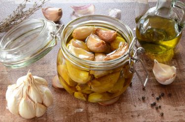 aglio confit in olio d'oliva