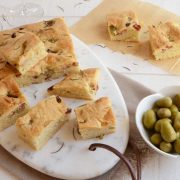 Fougasse olives et lardons fait maison