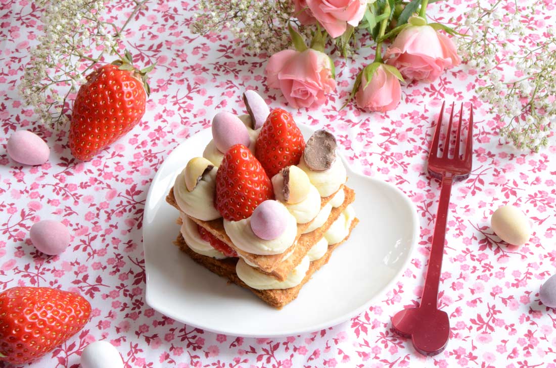Mini millefeuilles fraises chocolat blanc et oeufs de Pâques
