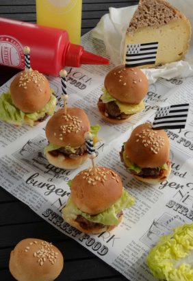 Mini burgers à la Tome de Rhuys aux oignons de Roscoff