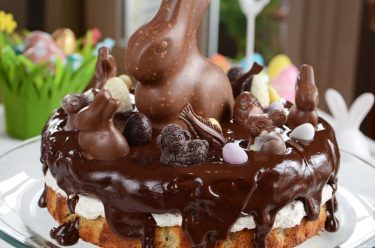 Gâteau noisettes et chocolat de Pâques maison