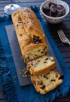 Cake aux lardons et pruneaux à partager à l’apéritif