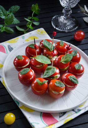 Tomates cocktail garnies pour l’apéro