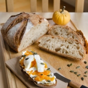 Tartines courge butternut fromage de chèvre et oeuf mollet