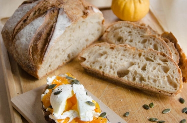 Tartines courge butternut fromage de chèvre et oeuf mollet