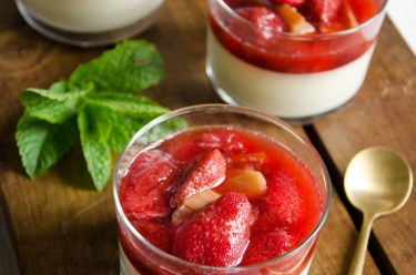 Panna cotta fraises rhubarbe