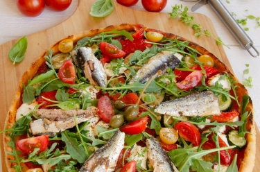 Recette maison de pizza au fromage de chèvre sardines et courgettes
