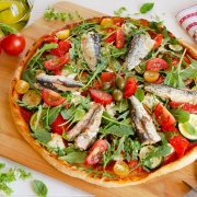 Recette maison de pizza au fromage de chèvre sardines et courgettes