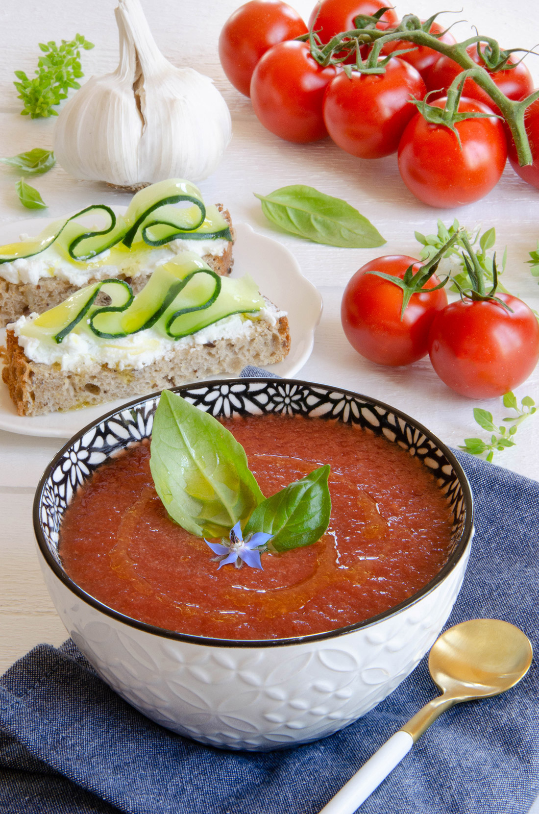 Soupe glacée tomate huile ail blanc parfaite pour l'été