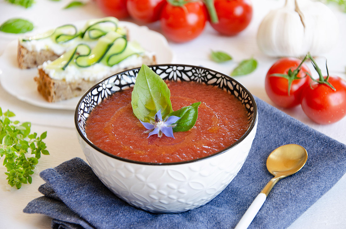 Recette de soupe glacée tomate huile à l'ail blanc