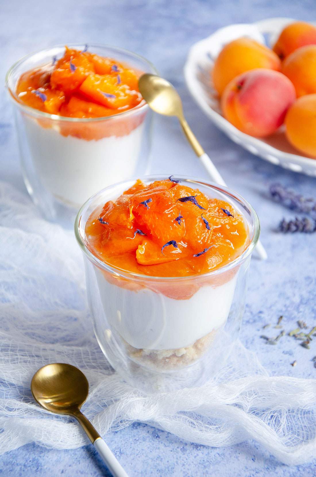 Verrines au yaourt grec et aux abricots frais