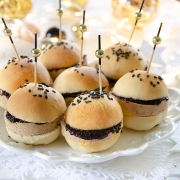 Mini burgers foie gras confit olives