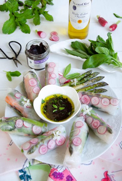 Rouleaux de printemps légumes frais et pâte d'olives