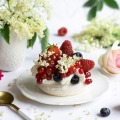 Pavlova sureau fruits rouges