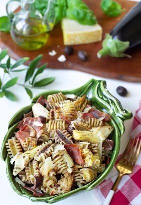 Pâtes artichauts jambon cru aubergines
