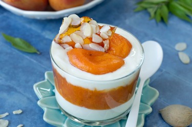 Trifle d'abricots au yaourt, dessert d'été léger