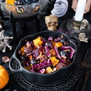 Recette de salade de chou rouge, carotte et raisins frais pour Halloween