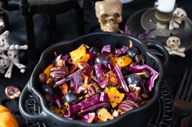 Recette de salade de chou rouge, carotte et raisins frais pour Halloween