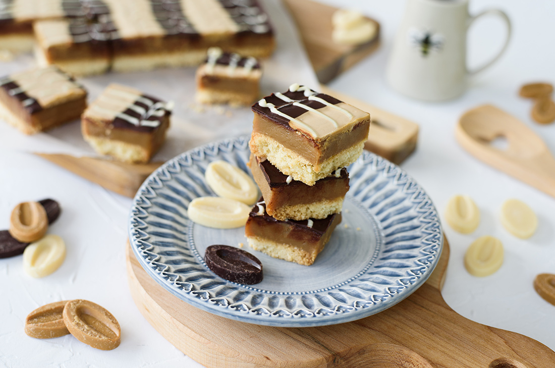 Recette de shortbread millionnaire, dessert 3 en couches : biscuit, caramel et chocolat