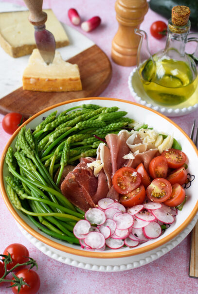 Salade asperges des bois, jambon et parmesan, délice de printemps