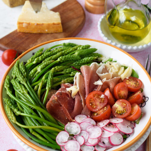 Salade asperges des bois, jambon et parmesan, délice de printemps