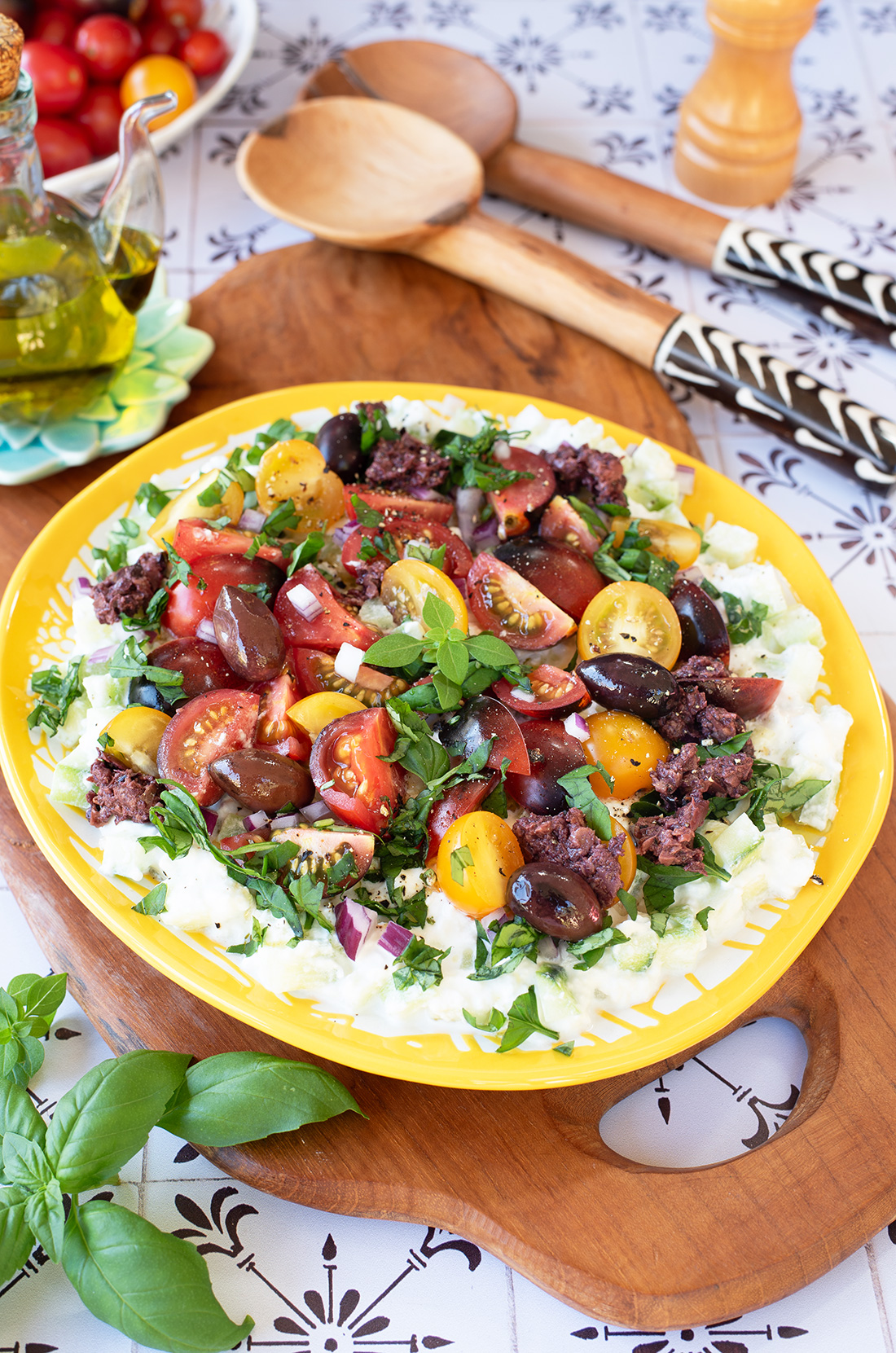 Salade burrata, tomates, concombre et olives