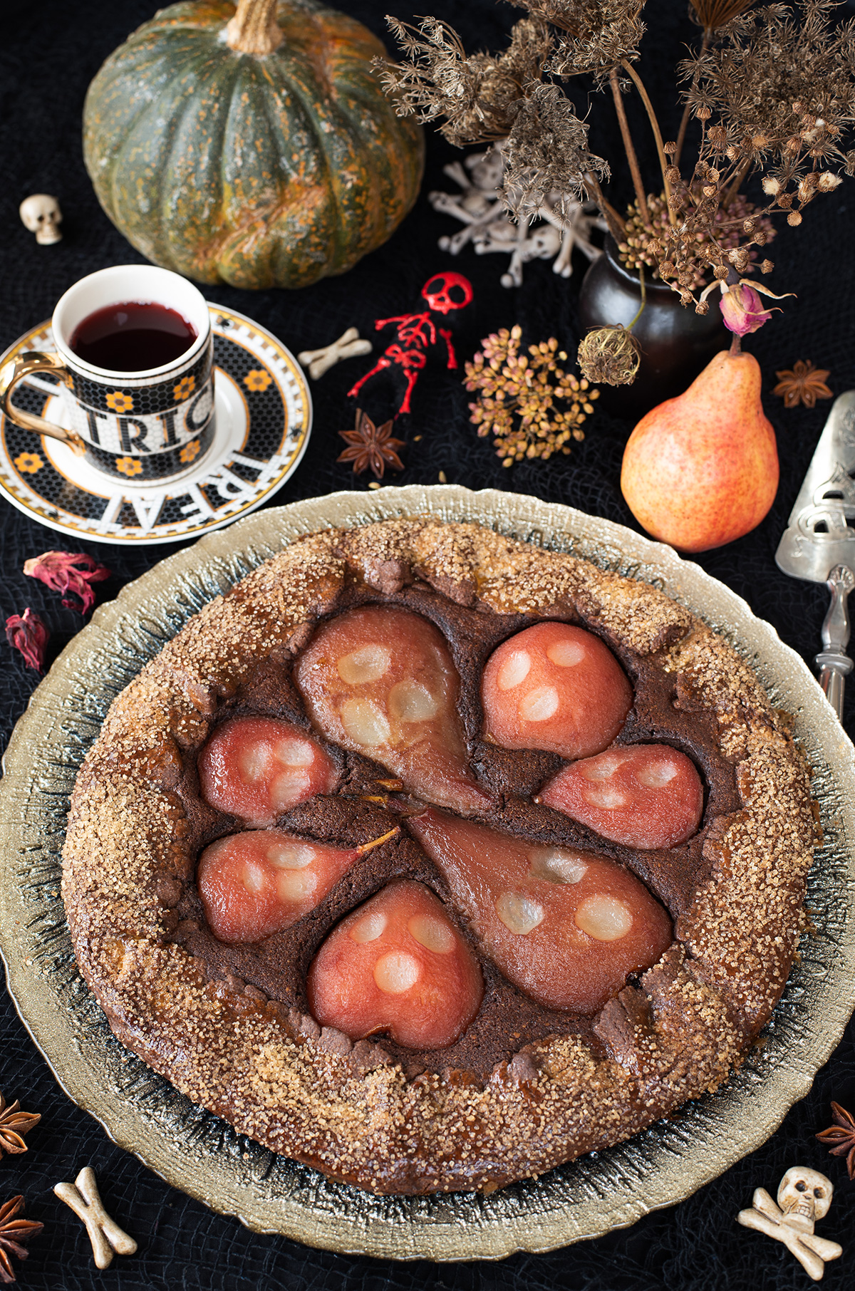 Tarte rustique au chocolat poires fantôme sirop hibiscus